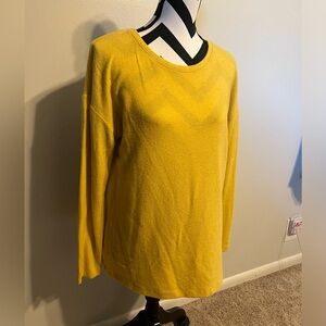 Buttery Yellow Sweater Size M
